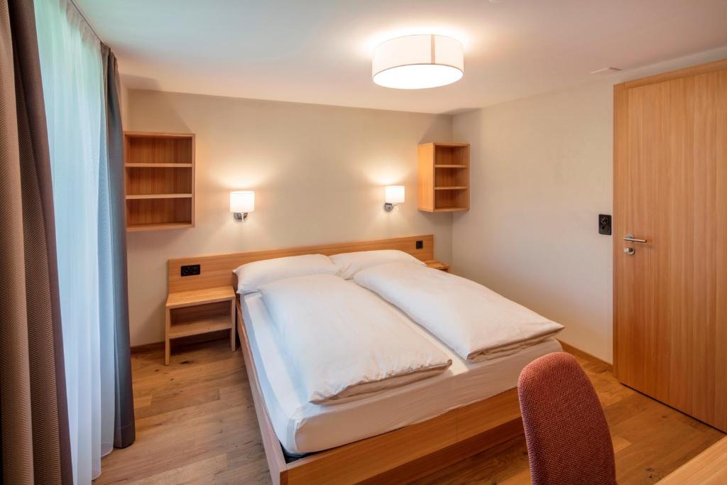 Postel nebo postele na pokoji v ubytování Hotel Nest- und Bietschhorn