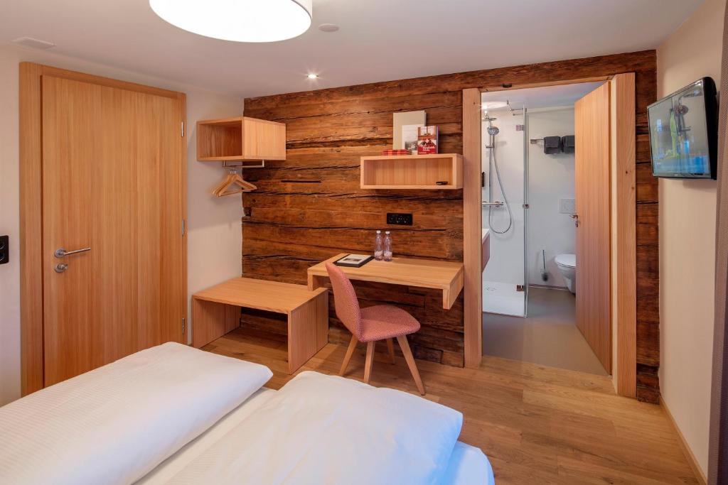 Postel nebo postele na pokoji v ubytování Hotel Nest- und Bietschhorn