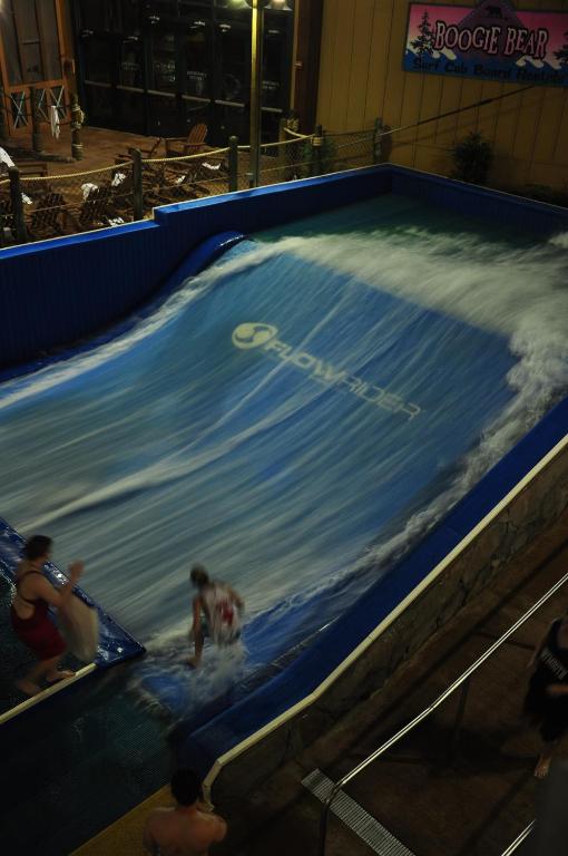 Bazén v ubytování Six Flags Great Escape Lodge & Indoor Waterpark nebo v jeho okolí