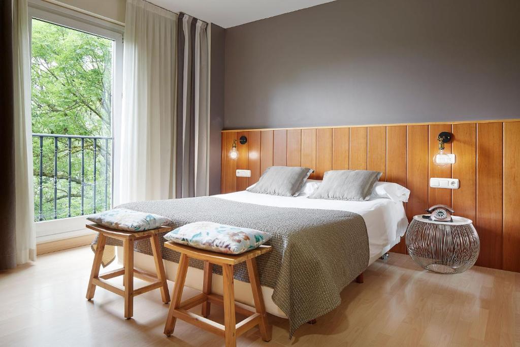 Postel nebo postele na pokoji v ubytování Hotel Iriguibel Huarte Pamplona