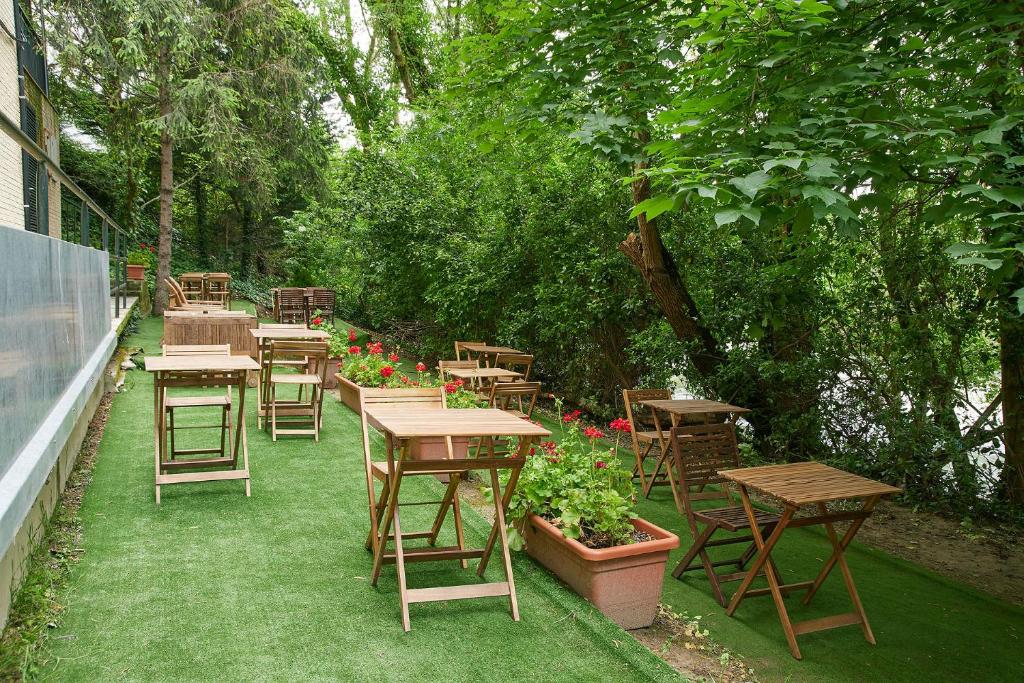 Zahrada ubytování Hotel Iriguibel Huarte Pamplona