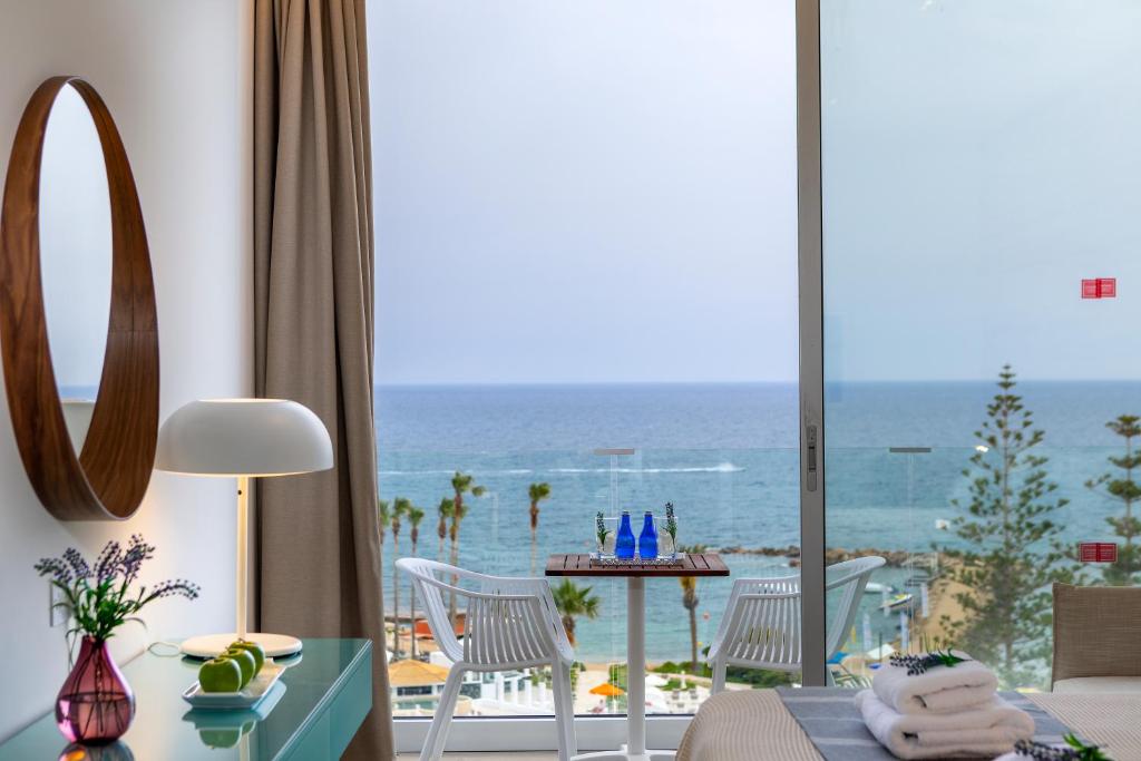 Leonardo Plaza Cypria Maris Beach Hotel & Spa - Vista Marina De La Habitación De Lujo