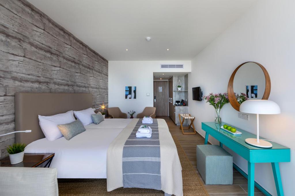 Leonardo Plaza Cypria Maris Beach Hotel & Spa - Deluxe Room Inland View