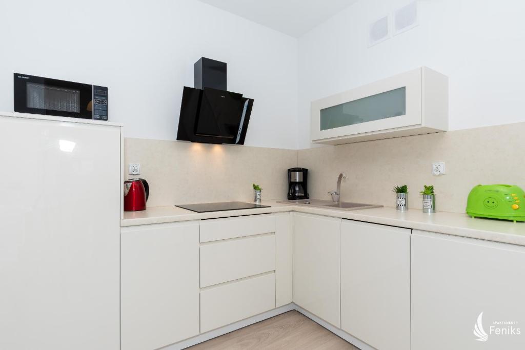 Kuchyňa alebo kuchynka v ubytovaní Feniks SPA Apartments 10 by Jantar Apartamenty Kołobrzeg