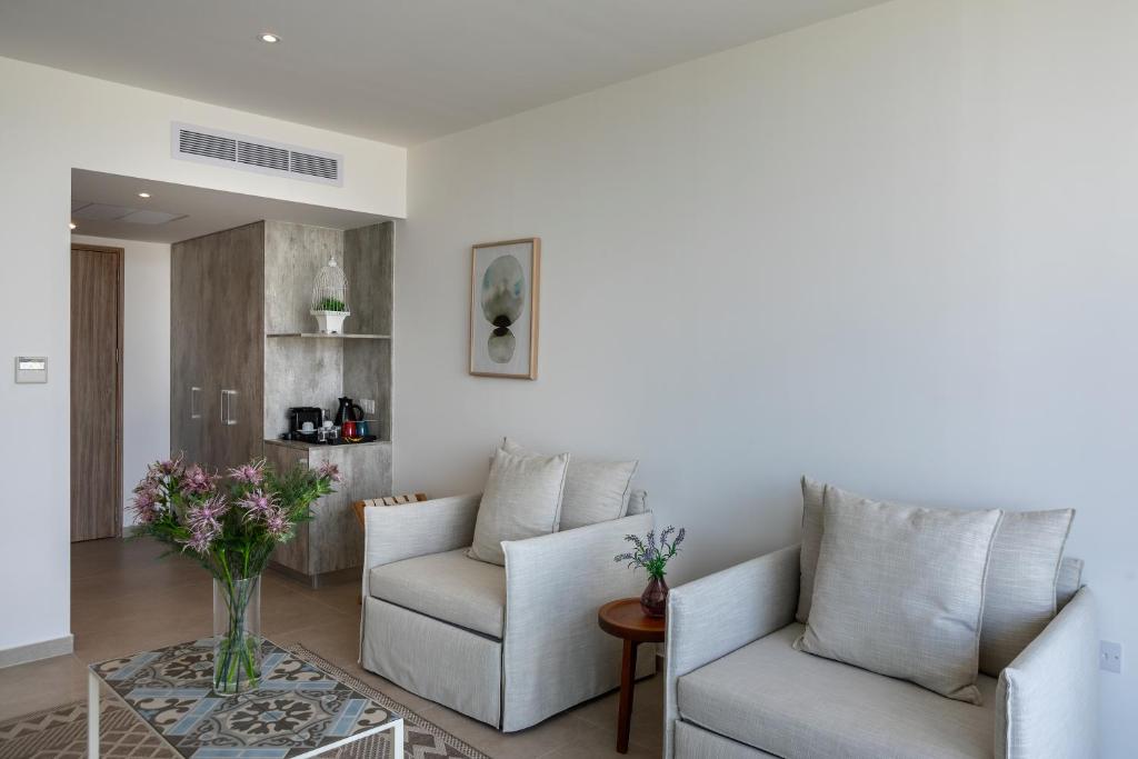 Leonardo Plaza Cypria Maris Beach Hotel & Spa - Deluxe Suite Vista Interior