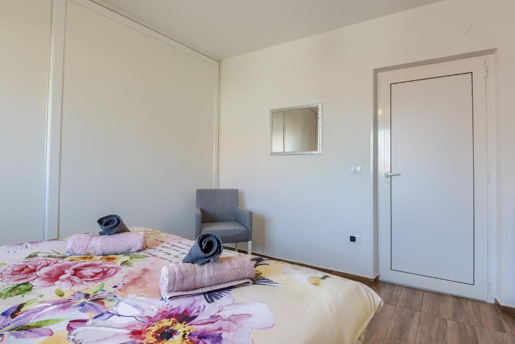 Postel nebo postele na pokoji v ubytování Esther Apartment