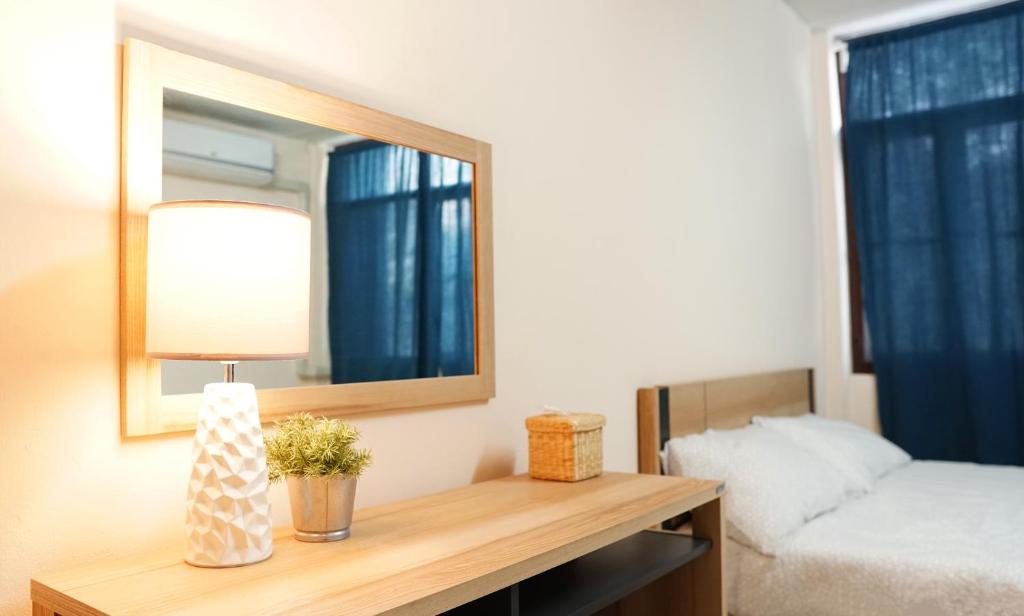 Un pat sau paturi într-o cameră la INN Room