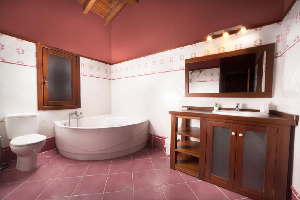 Koupelna v ubytování Apartamentos La Calvera