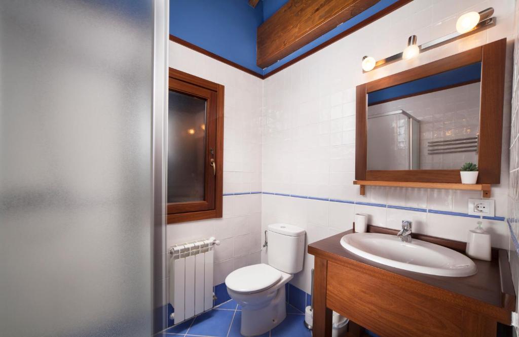 Koupelna v ubytování Apartamentos La Calvera