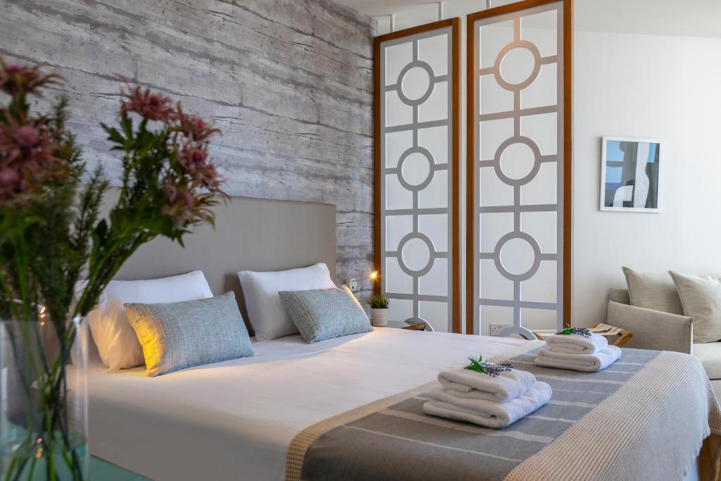 Leonardo Plaza Cypria Maris Beach Hotel & Spa - Vista Marina Del Lado De La Habitación Premium