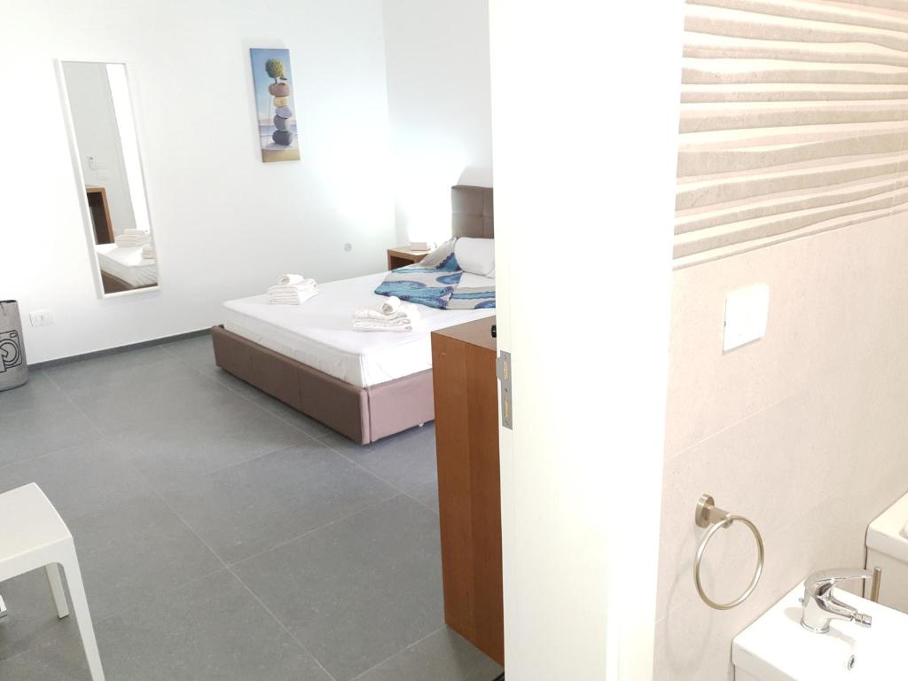 A bed or beds in a room at Medusa room apartment