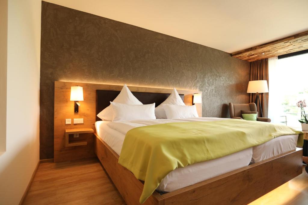 Postel nebo postele na pokoji v ubytování PETERS Hotel & Spa