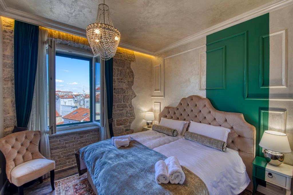 Posteľ alebo postele v izbe v ubytovaní Riva Palace - design rooms