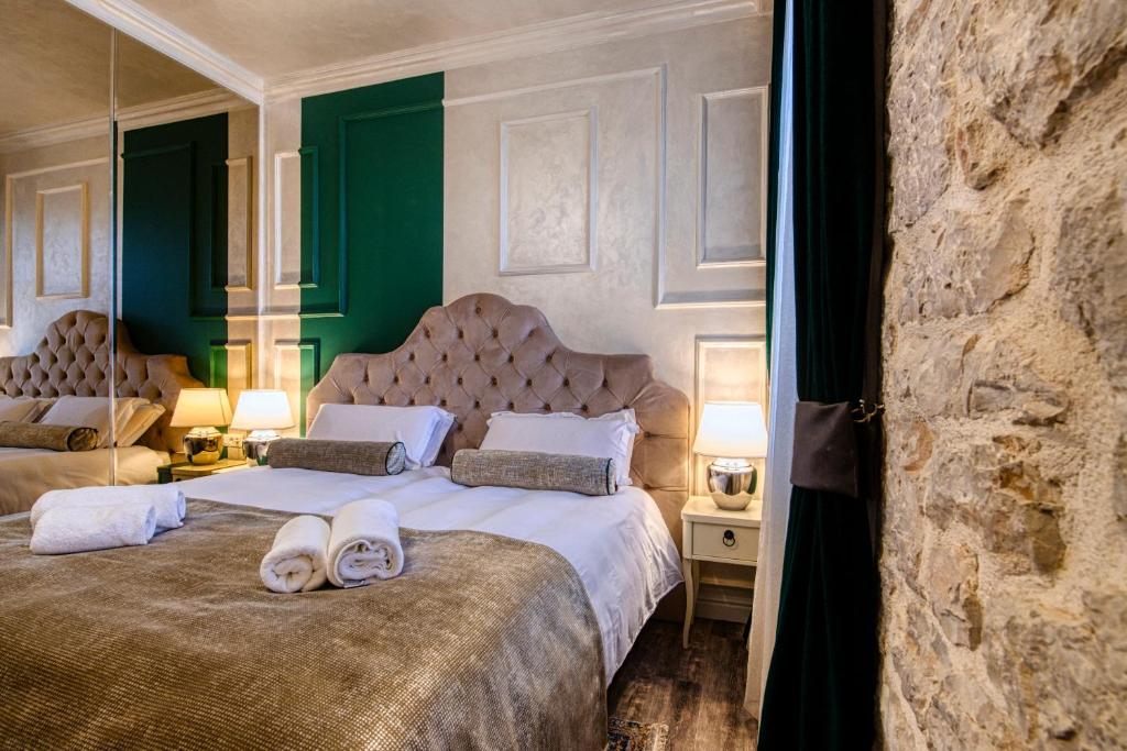 Posteľ alebo postele v izbe v ubytovaní Riva Palace - design rooms