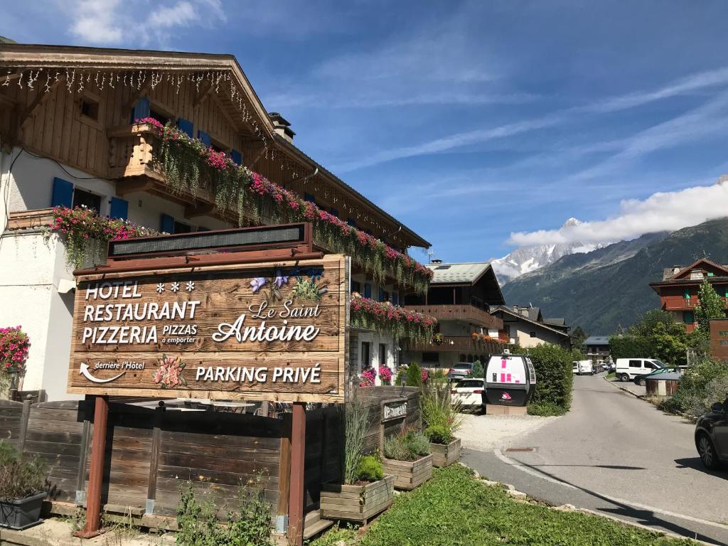 Nespecifikovaný výhled na hory nebo výhled na hory při pohledu z hotelu