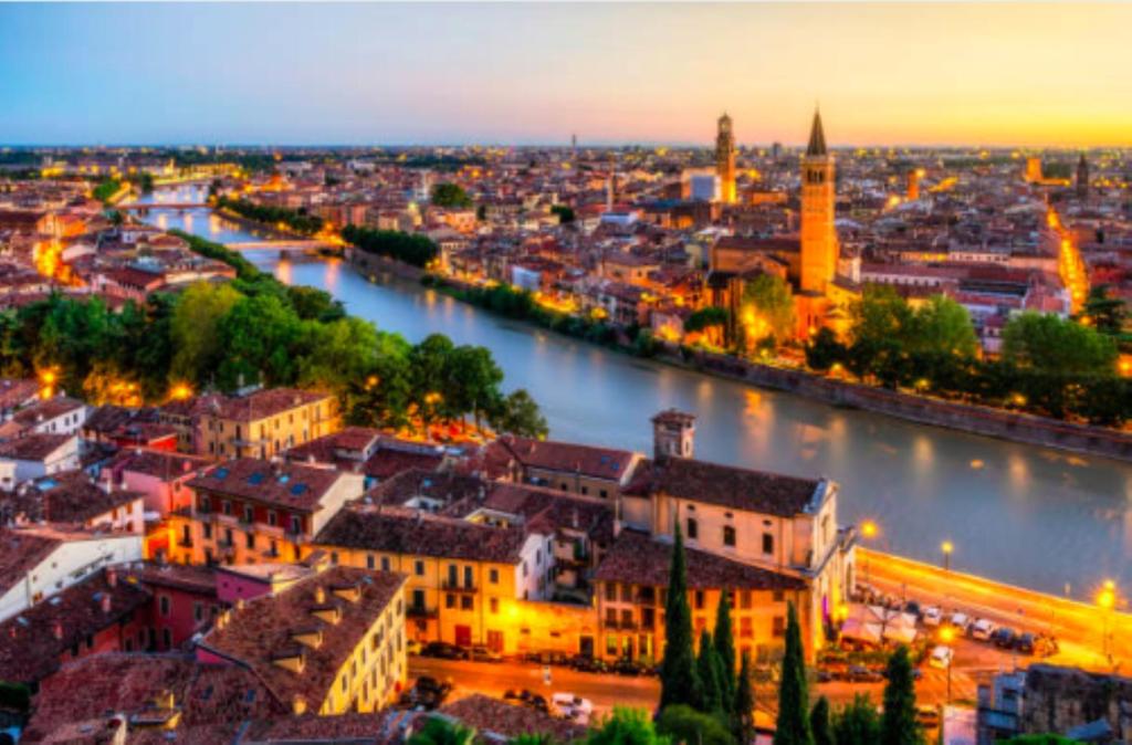 Nespecifikovaný výhled na destinaci Verona nebo výhled na město při pohledu z penzionu