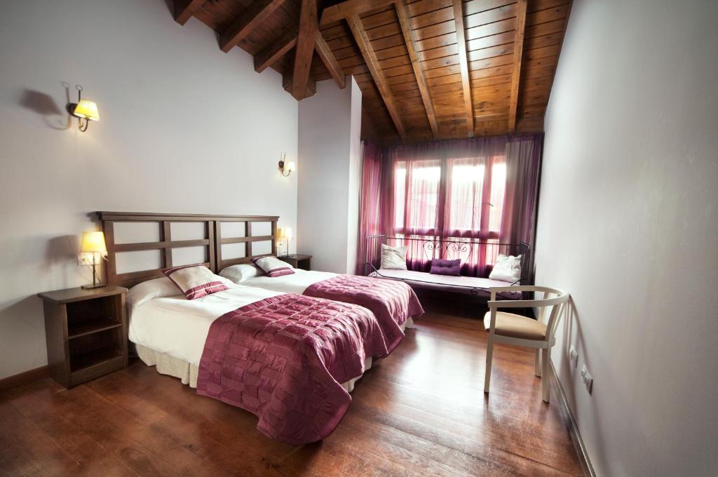 Postel nebo postele na pokoji v ubytování Apartamentos La Calvera