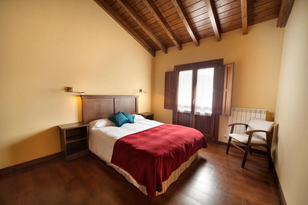 Postel nebo postele na pokoji v ubytování Apartamentos La Calvera