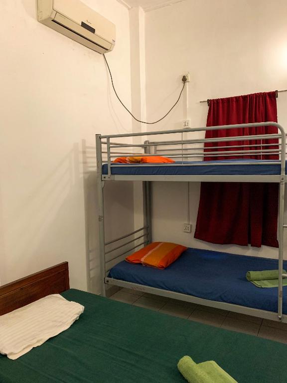 Postel nebo postele na pokoji v ubytování Sea Sands Beach Hostel