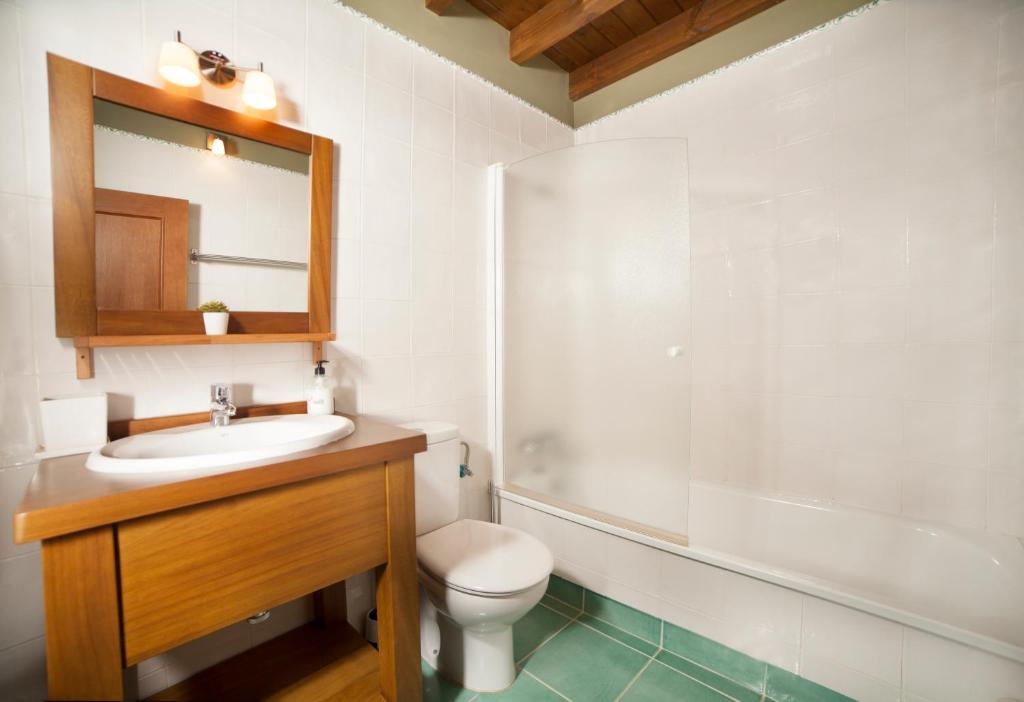 Koupelna v ubytování Apartamentos La Calvera