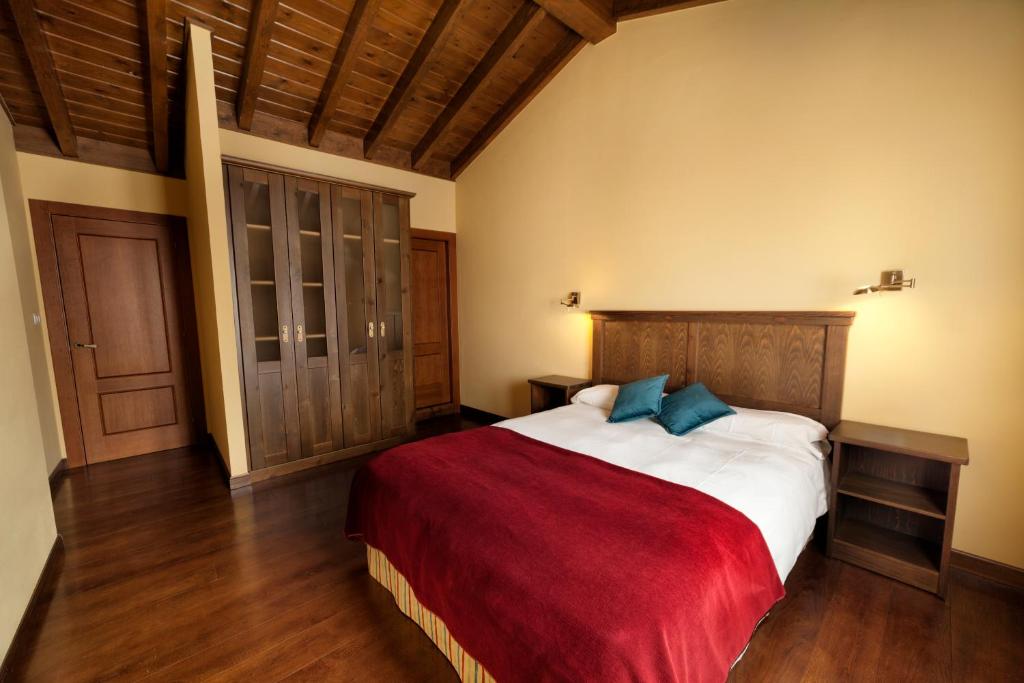 Postel nebo postele na pokoji v ubytování Apartamentos La Calvera