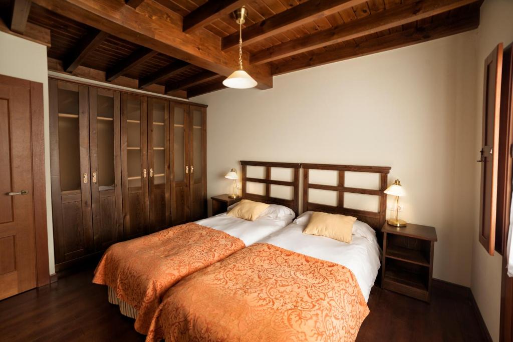 a bedroom with a large bed in a room at Apartamentos La Calvera in Parres de Llanes