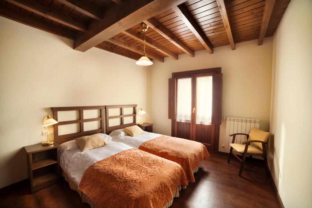 Postel nebo postele na pokoji v ubytování Apartamentos La Calvera