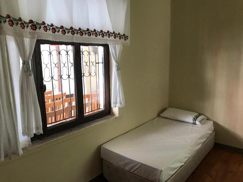 Postel nebo postele na pokoji v ubytování Bayraktar Konağı City Center