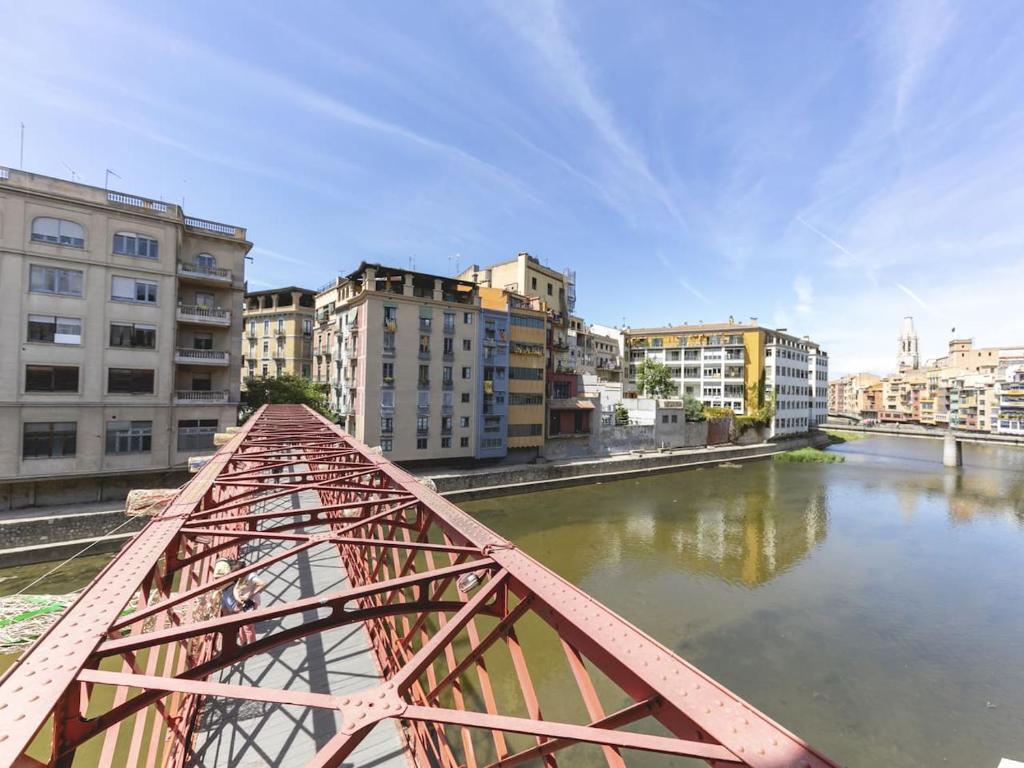 Výhled na řeku, která protéká v blízkosti apartmánu