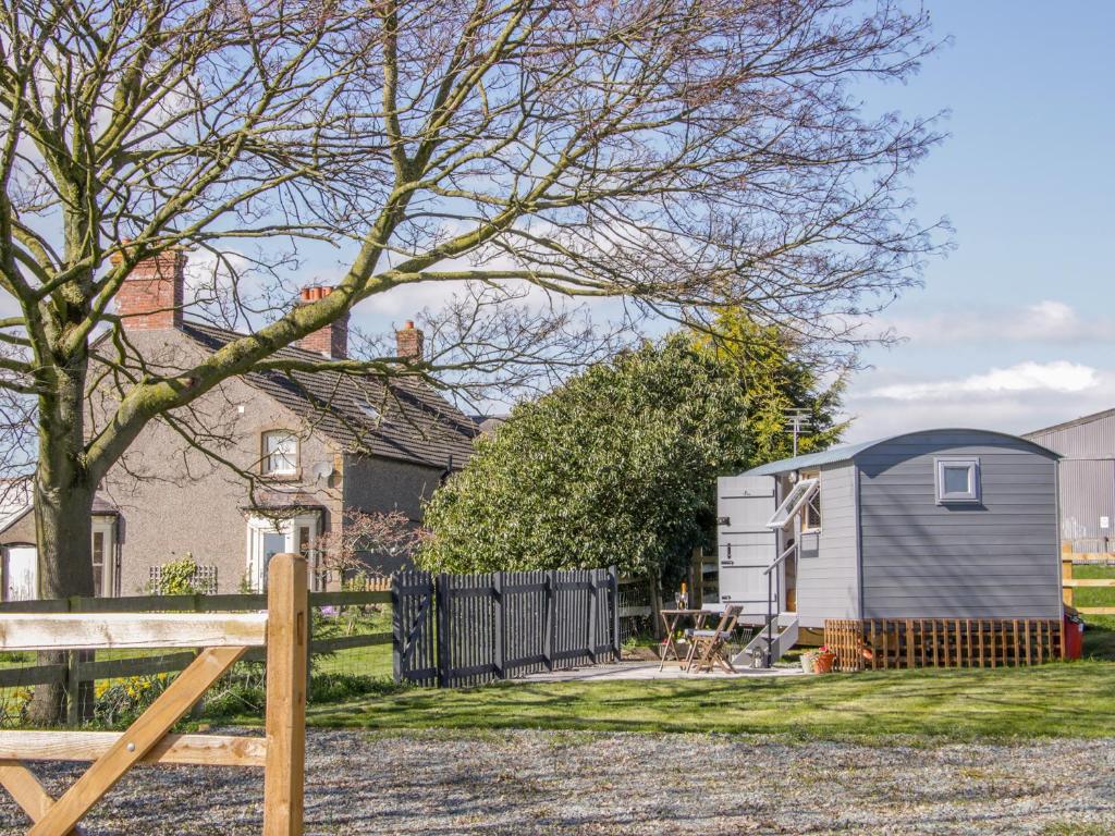 Meadow View Shepherd's Hut