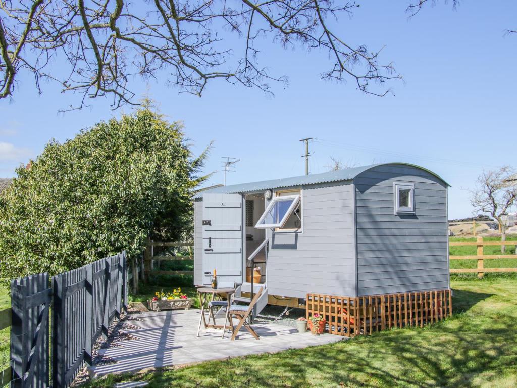 Meadow View Shepherd's Hut