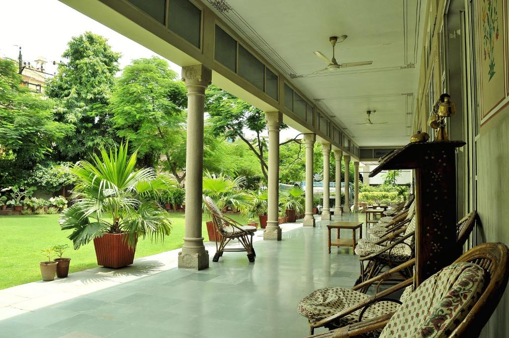 Giardino di Hotel Arya Niwas