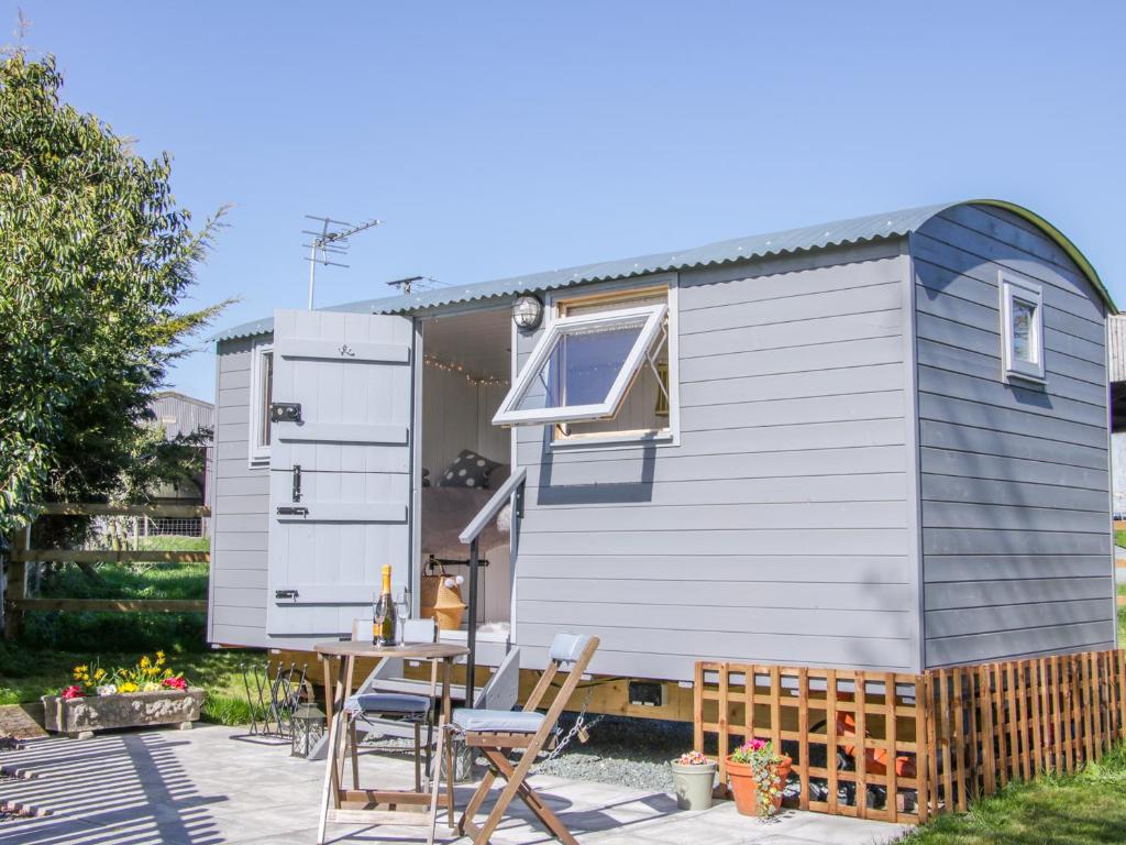 Meadow View Shepherd's Hut