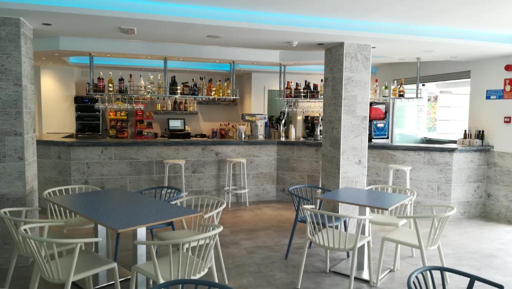 The lounge or bar area at Hotel Brisa Ibiza - Adults only