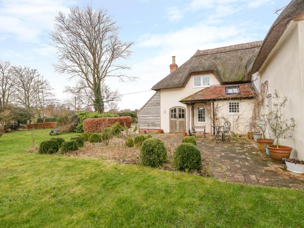 Apple Tree Cottage, Blandford Forum (updated prices 2024)
