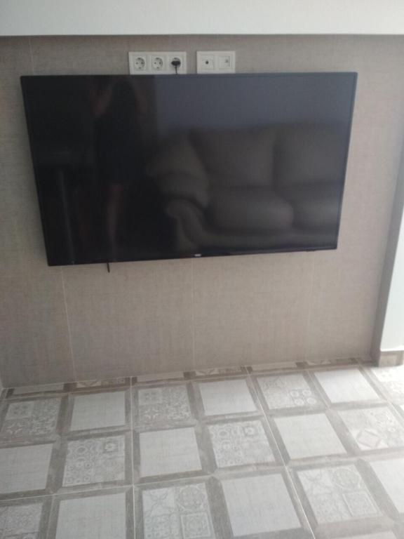 TV a/nebo společenská místnost v ubytování Genuez