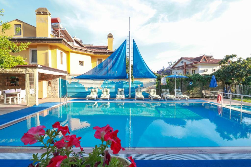 Bazén v ubytování Dedeminn Garden Hotel nebo v jeho okolí