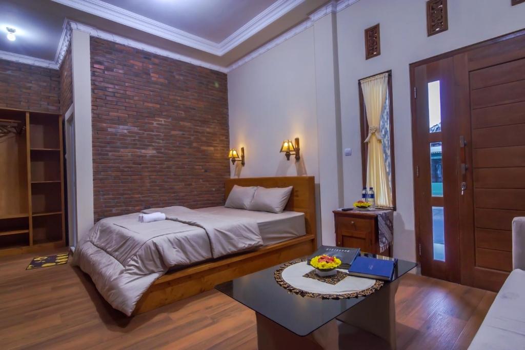 Postel nebo postele na pokoji v ubytování Maher House Borobudur