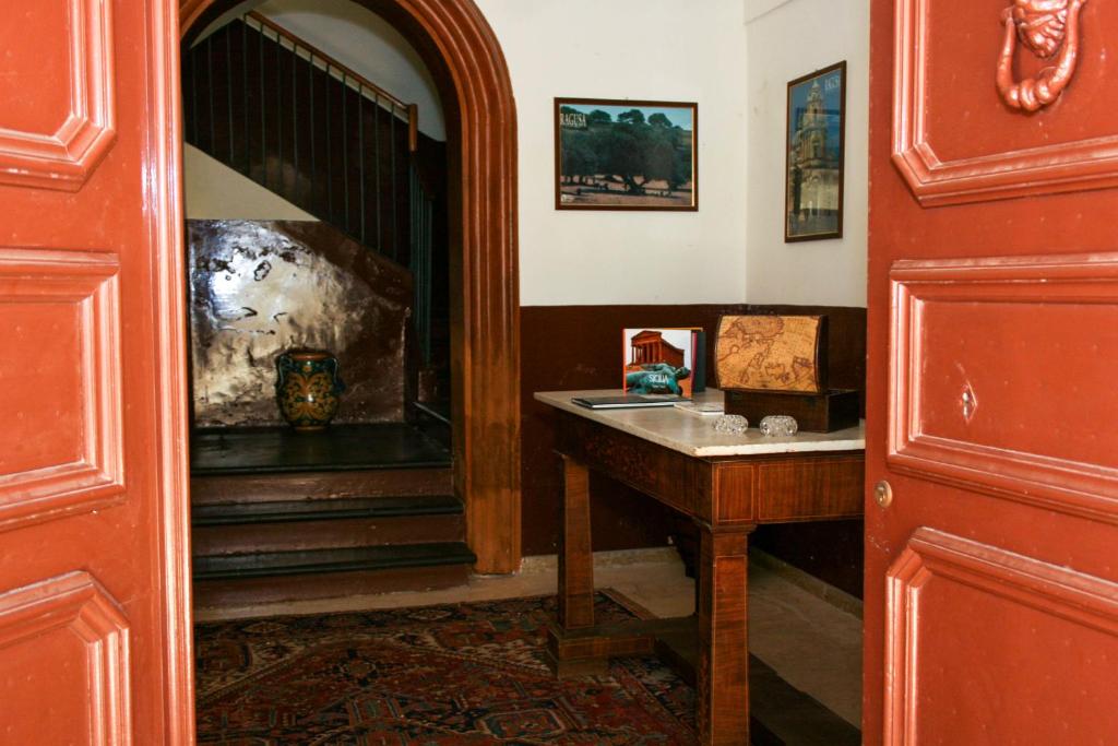 TV a/nebo společenská místnost v ubytování Residenza Donnafugata B&B