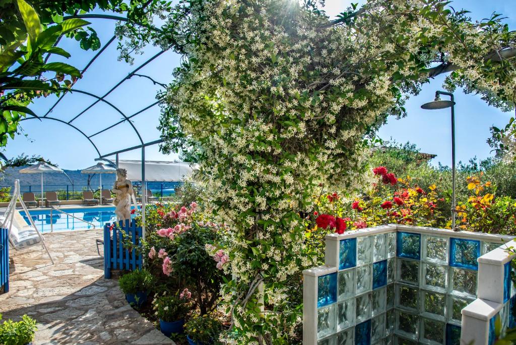 Bazén v ubytování Elounda Heights (Adults Only) nebo v jeho okolí