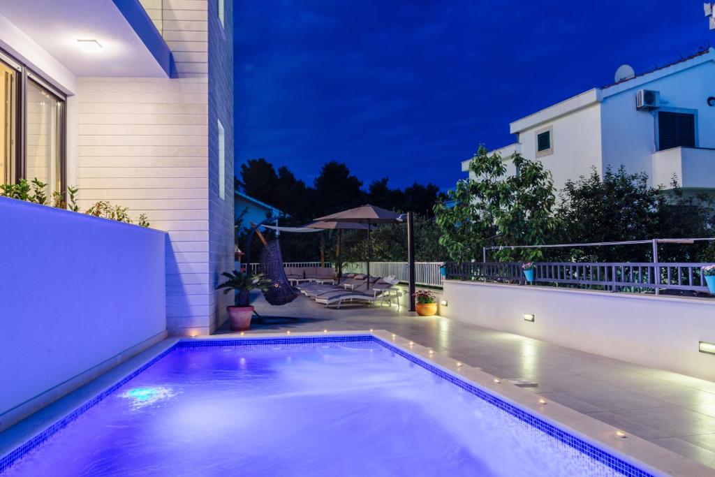 Bazén v ubytování Apartments Villa Dalmatia nebo v jeho okolí