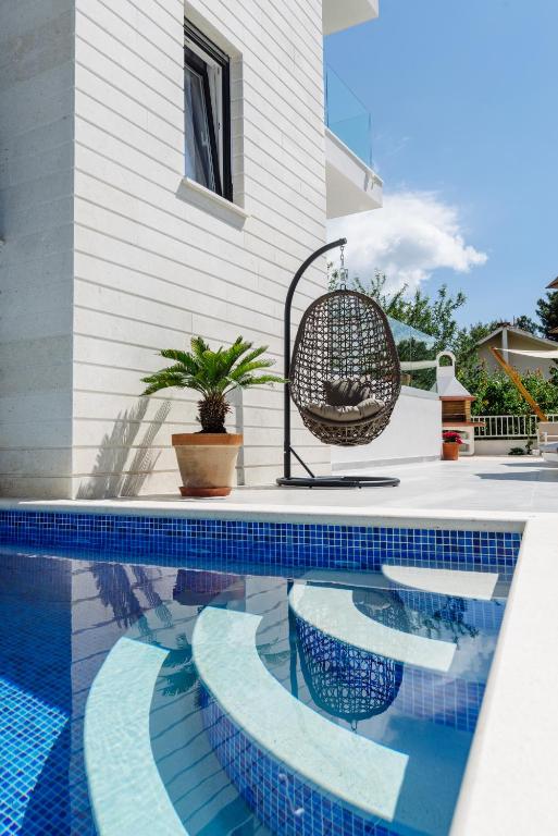 Bazén v ubytování Apartments Villa Dalmatia nebo v jeho okolí