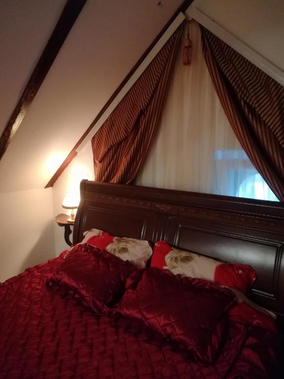 Postel nebo postele na pokoji v ubytování Vila Kraljica Vrdnik