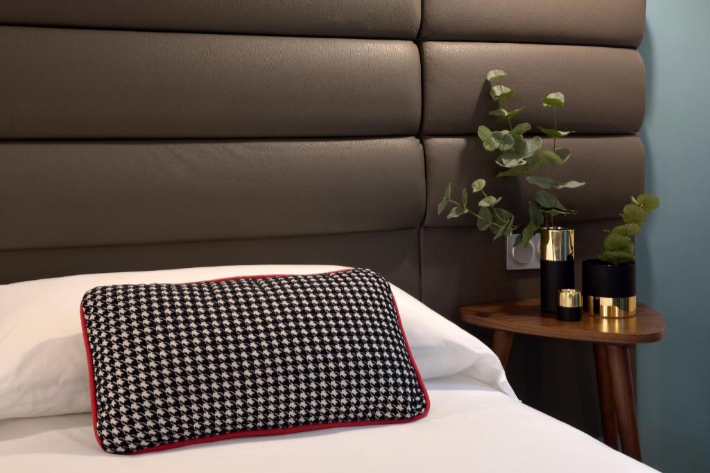 Suites Pamplona Plaza reserva habitación
