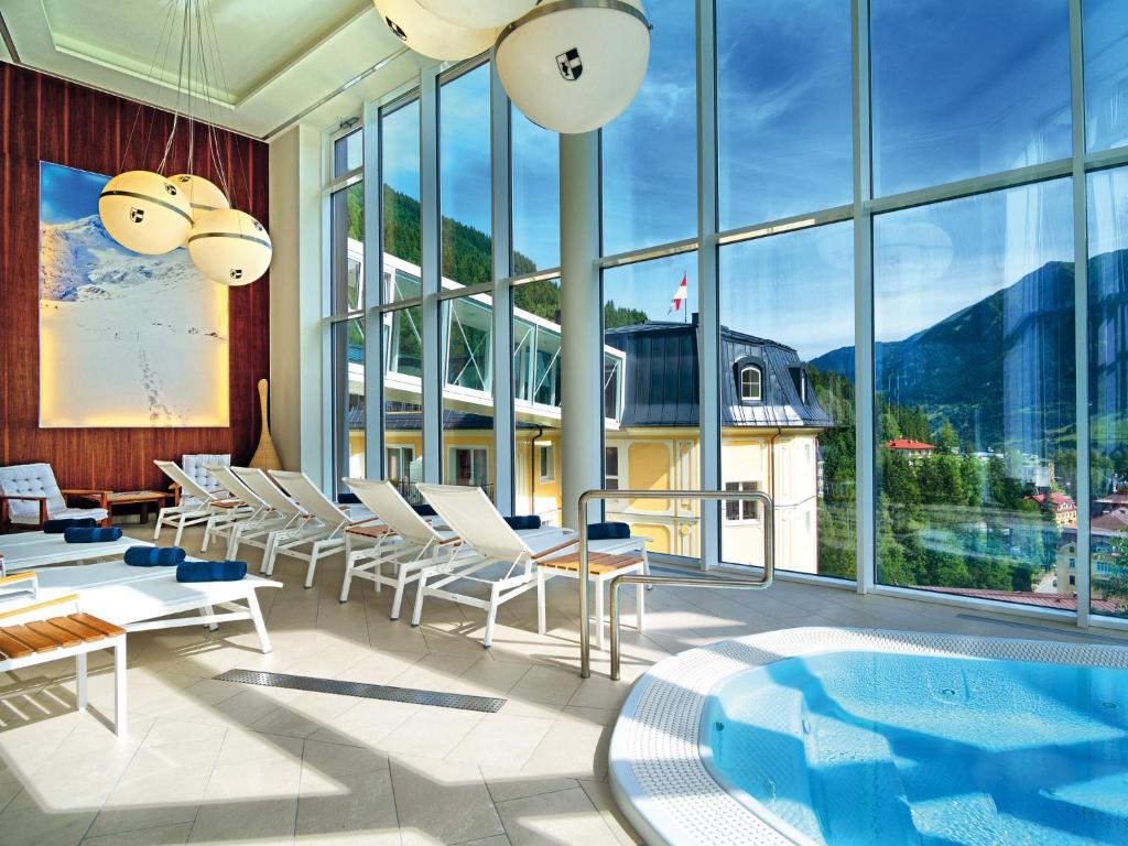 Nespecifikovaný výhled na hory nebo výhled na hory při pohledu z hotelu