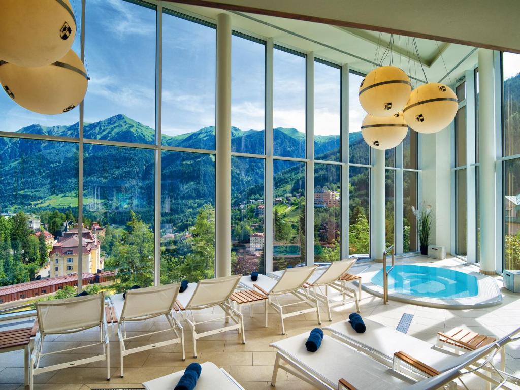 Nespecifikovaný výhled na hory nebo výhled na hory při pohledu z hotelu