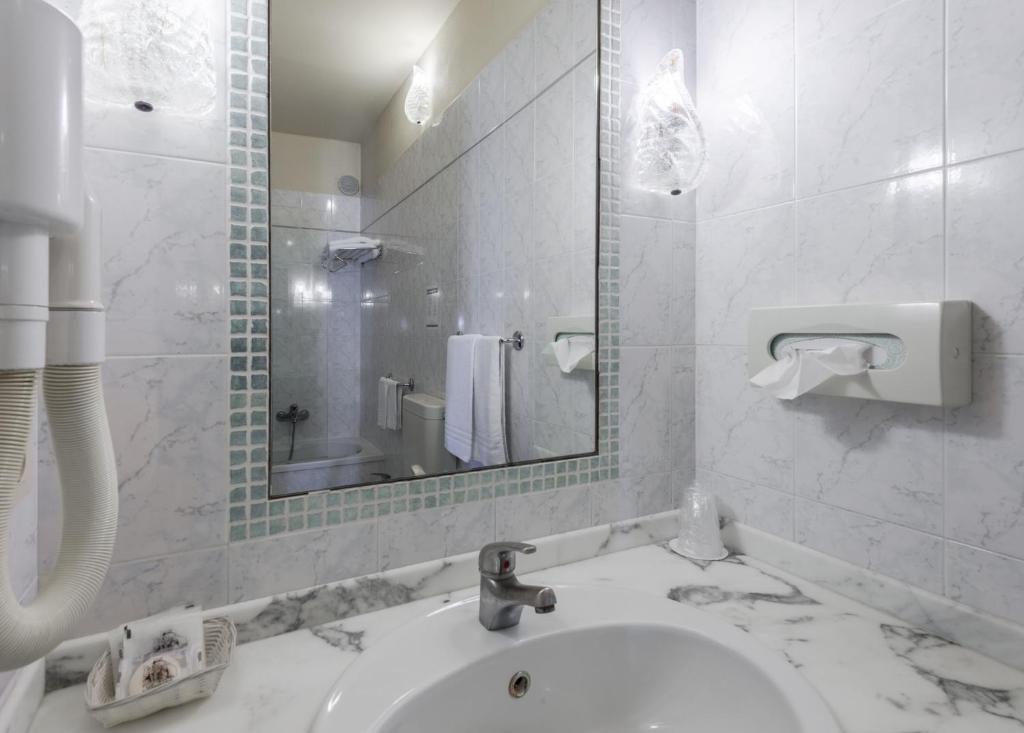 Koupelna v ubytování Hotel Minerva Palace