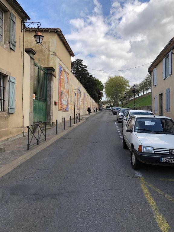 spacieux logement face à la Cité Médievale 8