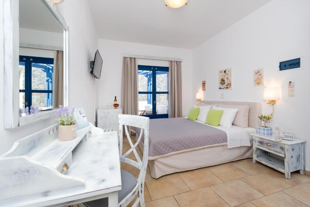 Postel nebo postele na pokoji v ubytování Hotel Mathios