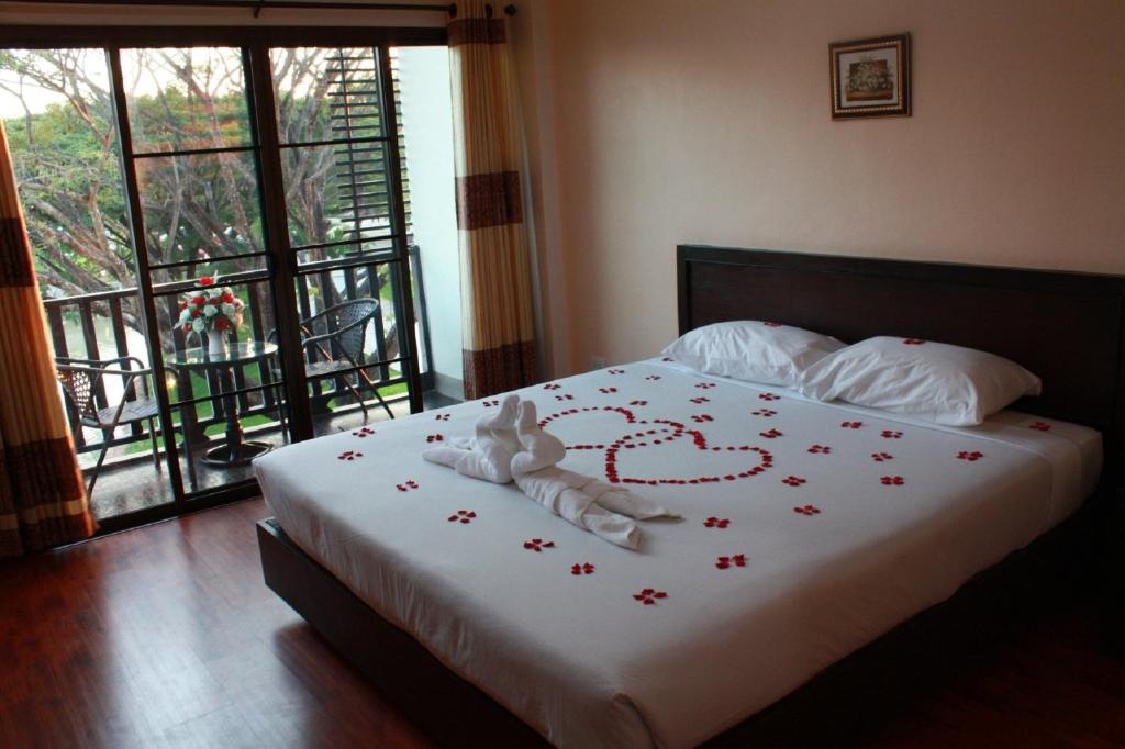 Postel nebo postele na pokoji v ubytování Kong Garden View Resort Chiang Rai
